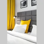 HOUSEHOST Apartment: Miodowa 42/8a Street
