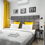 HOUSEHOST Apartment: Miodowa 42/8a Street
